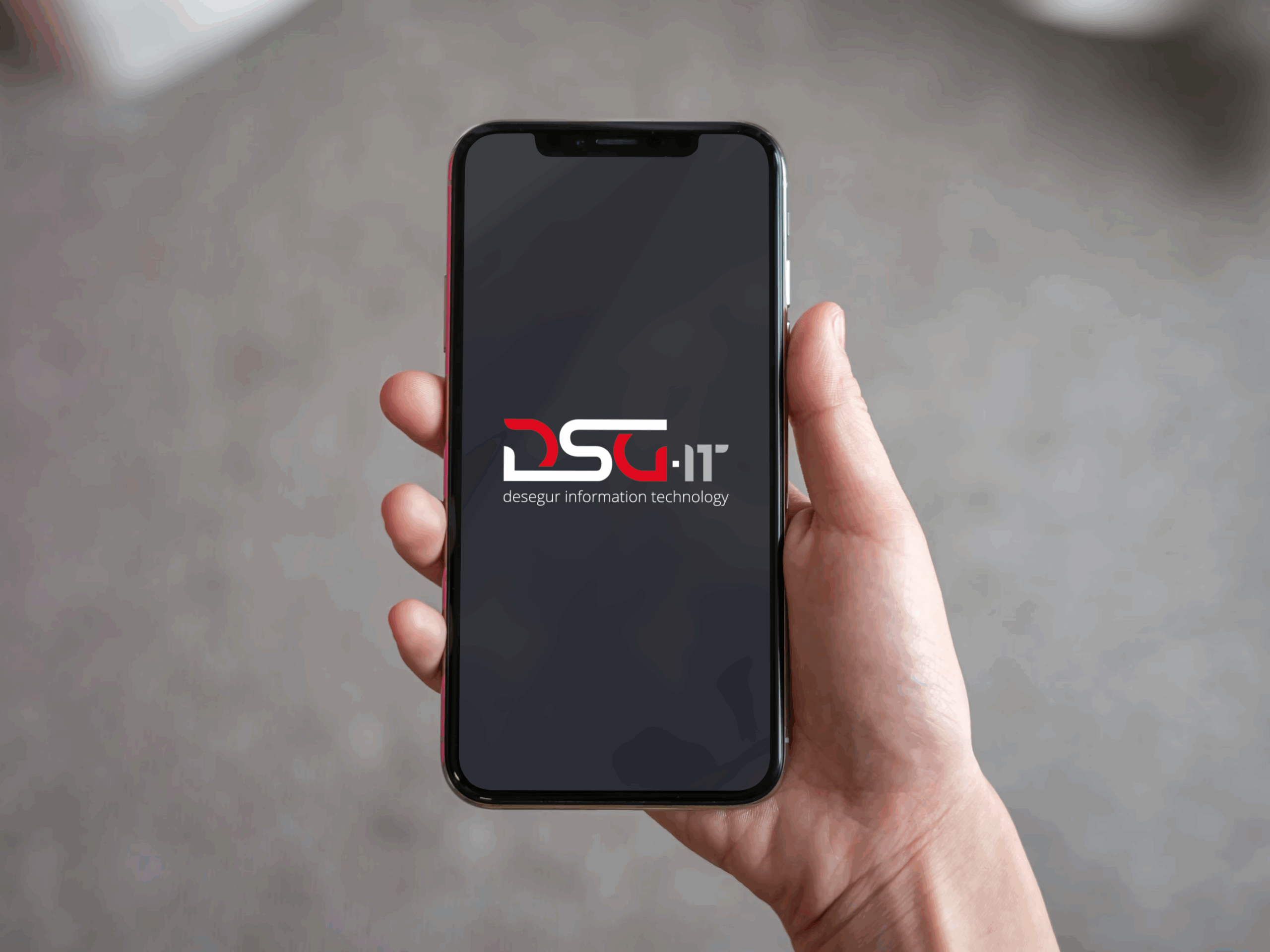 DSG-IT-hand-holding-phone-Logo